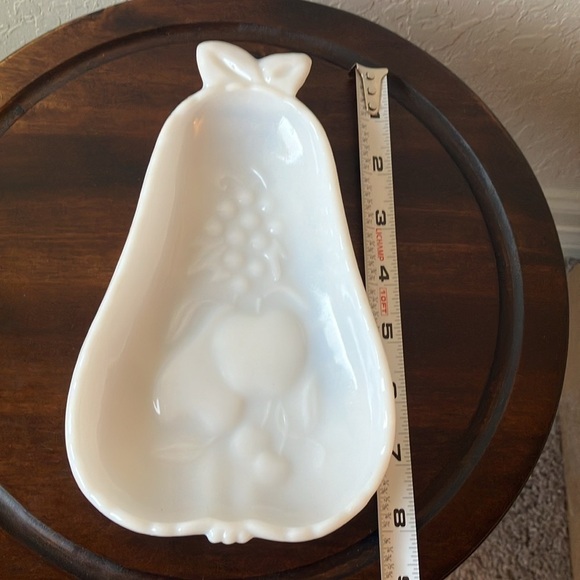 Hazel Atlas: Vintage Pear Shape Milk Glass Snack/ Fruit Dish- Plate- Home Decor - Picture 15 of 16